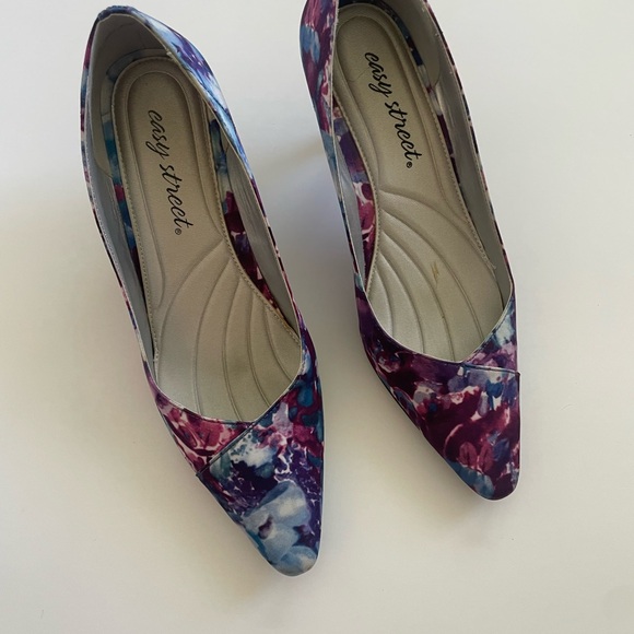 Easy Street Blue & Purple Watercolor Floral Pointed Toe Comfort Kitten Heels - Picture 2 of 9